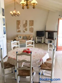Maison Vue Mer à Lumio avec Terrasse et Jardin Clos - Image 4