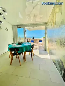 Résidence la Corniche appartement rénové de 66m2 pleine vue mer! - Image 1