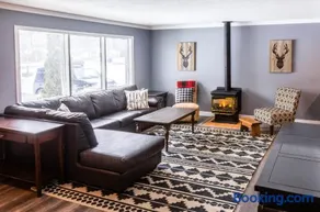4 Bedroom Rustic Chalet - Image 1