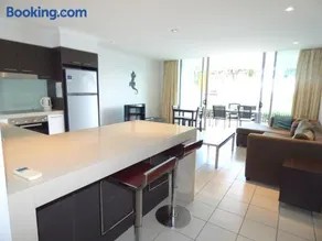 Marina View Apartment - Image 3