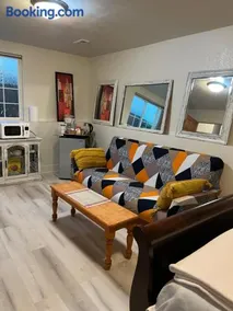 West Side Grand Rapids 2 room apartment close to everything - Image 3