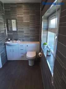 Large double room with spacious ensuite - Image 5