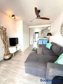 Charming bungalow with panoramic rooftop terrace - Image 3
