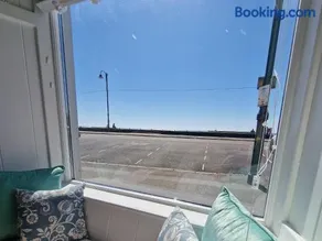 Trispin at Sophias - Image 3