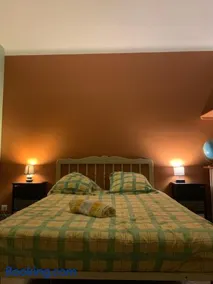 Chambre cosy avec salle de bain privée et piscine au calme - Image 1