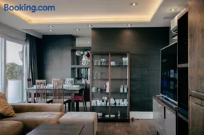 Luxury Penthouse with Jacuzzi and Stunning Views By Buena Vista - Image 4