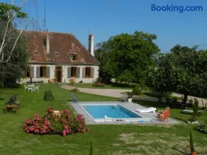 Gîte à la ferme avec piscine, animaux admis en Sologne Bourbonnaise - Image 1