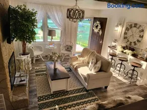 WHITE WOLF FARMHOUSE Retreat - Image 2