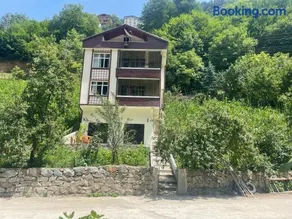 Uzungöl Nehir kenarında Doğa içinde merkezi konumda 2 Yatak odalı lüks Daire - Image 1