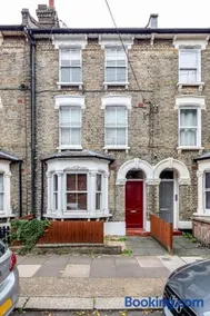 Cozy & Stylish 2BR in Battersea - Image 2