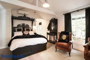 Leddicott Cottage - Image 1
