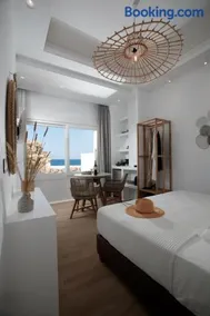 Hora Seaside Suites - Image 1