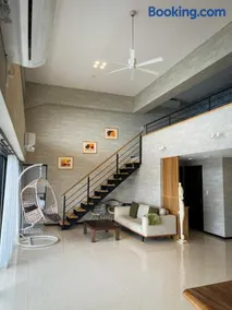Bella Vista-Oceanview Hilltop Penthouse in Motobu - Image 2