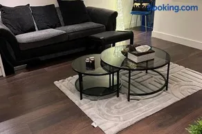 Cozy London Apartment with 2 Bedrooms - Image 2