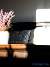 Apartment 43 - Image 2