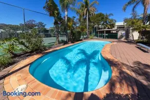 Carindale, 10,19 Dowling Street - Ground floor unit close to pool and tennis court, Wi-Fi, foxtel, linen and bed making supplied - Image 2