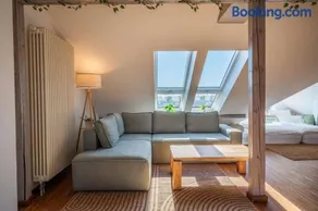 Altbau Apartment in Bahnhofsnähe mit Heimkino & Terrasse - Image 4