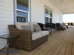 Newer Large Beachside 6 Bedroom House 3000 Sq Ft Sleeps 22 - Image 3