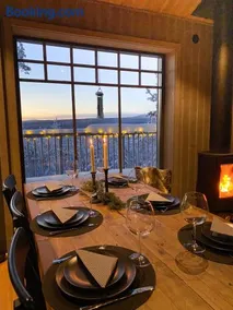 Cosy Mountain Cabin with Ski-in Ski-out - Image 3