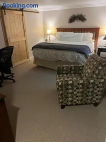 Modern Garden Suite with Ultra-Fast Fiber Near Stowe - Image 1