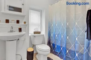 Renovated 2BR in Germantown - Image 5