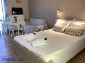 Piccolo Paradiso Apartments - Image 1