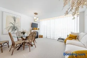 Riverside duplex by the sea with pool and balcony - Image 4