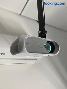 75 New studio w fast wifi, balcony, gym and movie screen - Image 2