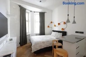 Stylish studio in the centre - Image 1