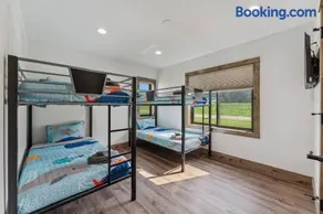 New Listing Lakeside Beach Sleeps 15+ Pet friendly - Image 5