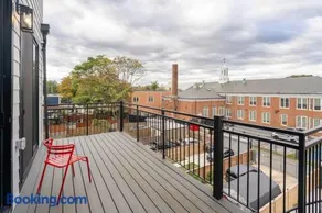 Capitol View 3 DC Penthouse with Rooftop view Free parking and WiFi WIFI - Image 3