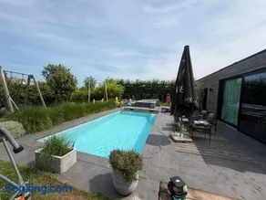Poolhouse - Image 1