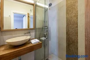 New Five Star Superior Apartment - Image 4