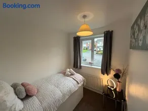 Modern three bedroom home in Castle Donington - Image 3