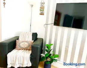 Cosy 3BDR In Levenshulme-Close To Manchester City Centre And Stockport Town- Free Parking- WiFi - Image 2