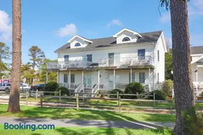 Channel Lookout - Water views & public dock! - Image 1