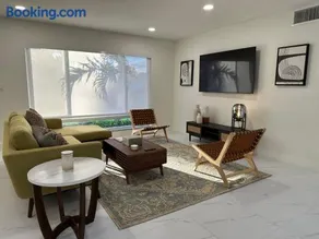 The Sun House - 3 Bed, 2 Bath, Private Pool, Fire Pit, Huge Backyard - Image 3