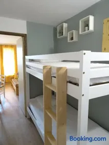 Appartement au cœur du village avec parking privé - Image 3