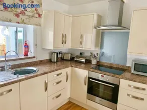 Quaint cottage in Ventnor with sea views - Image 5