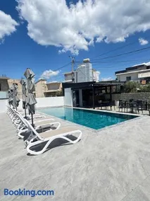 Alpha Blue Aura Duplex -Triple Room & Private Pool - Image 2
