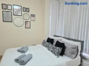 Rooms in Manchester 6 minutes Drive to Victoria Station - Image 3