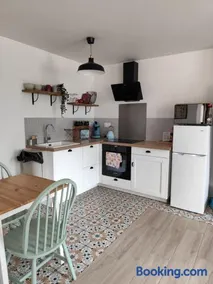 Studio dans corps de ferme - accès jardin arboré - Image 2