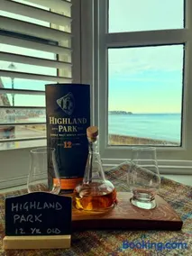 Sea Crest - Beachfront Escape with Whisky Snug - Image 2