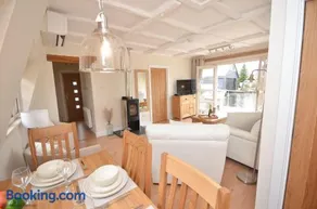 Dutch Cottage sits in its own basin off the River Bure in Horning - Image 4