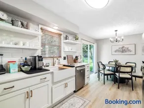 Beautiful Ranch with Outdoor Patio and Room for 6 - Image 2