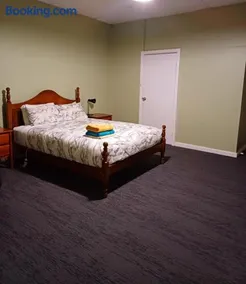 PETERBOROUGH HOTEL - Image 2
