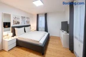 Modernisiertes Altbau 3-Zi Apartment - Image 1
