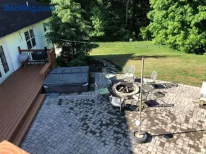 Apartment with hot tub & a pool! - Image 3