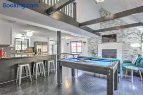 Modern 4 Bedroom Home with Sauna and Game Room in Gated Lake Community - Image 1