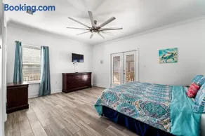 Newer Large Beachside 6 Bedroom House 3000 Sq Ft Sleeps 22 - Image 2